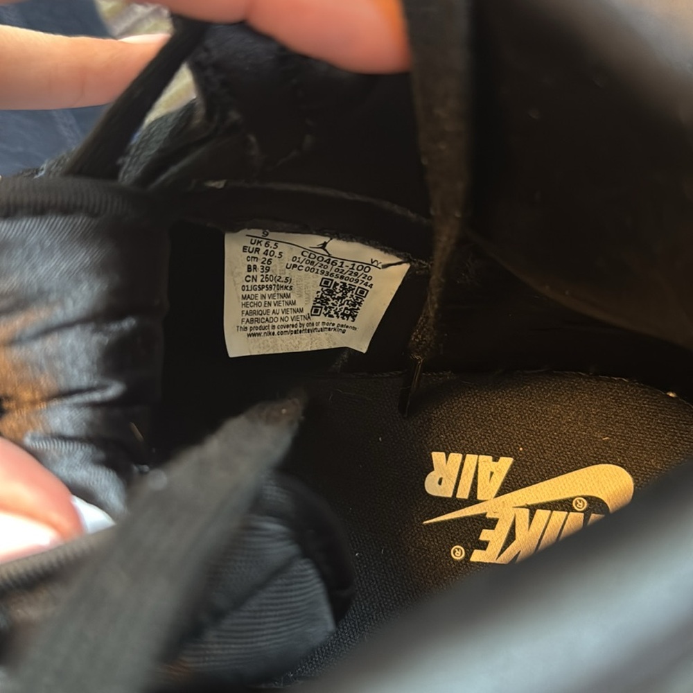 Nikes! Worn once. Size 40.5 - Picture 4 of 4